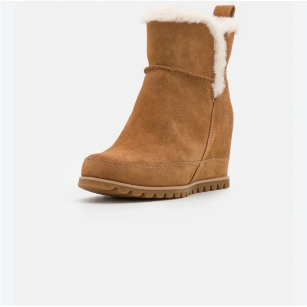 NEW Ugg Malvella tan wedge fur insulated Boots 6 FREE SHIPPING